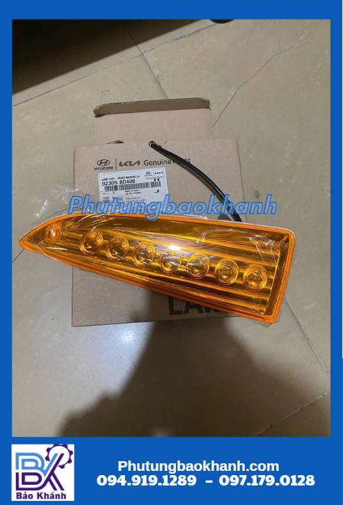 Đèn mào trước universe (92305 8D400)