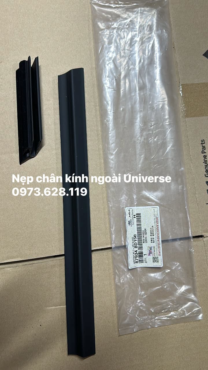 Nẹp chân kính ngoài Universe ( 87934 8D150)